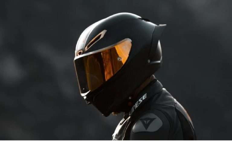 वाहन खरेदी करणाऱ्या ग्राहकांना हेल्मेट पुरविण्याच्या वितरकांना सूचना