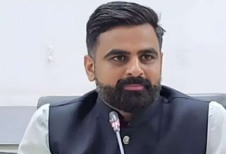 दिव्यांग कल्याण क्षेत्रात कामकरणाऱ्या संस्थांनी नोंदणी करणे अनिवार्य : जिल्हाधिकारी जितेंद्र डुडी