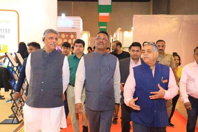 क्रेडाईने एसटी महामंडळाची जमीन विकसित करण्यासाठी योगदान द्यावे – परिवहन मंत्री प्रताप सरनाईक