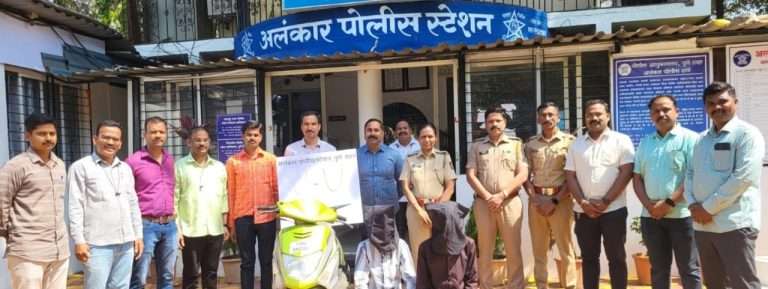 मॉर्निंग वॉकला जाणा-या नागरिकांना शस्त्राचा धाक दाखवुन लुटमार करणा-या टोळीतील कोथरूडच्या दोघांना अटक, दोघे फरार .