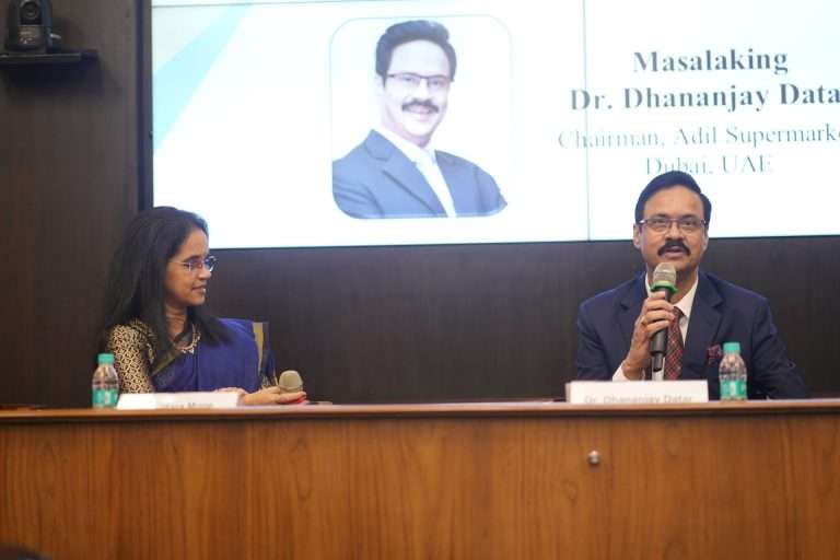 मराठी उद्योजकांनी निर्यात क्षेत्रातील संधींचा फायदा वेळीच घ्यावा – धनंजय दातार