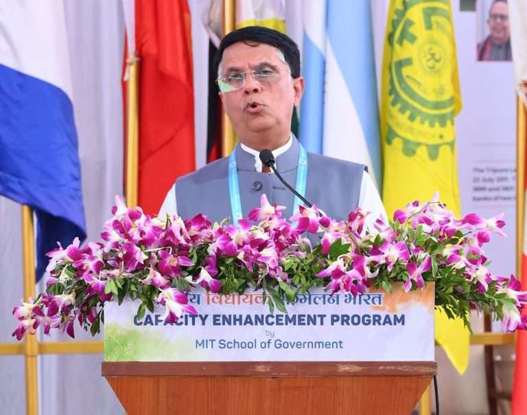 संवाद हा लोकशाहीचा सेतू-पवन खेरा यांचे विचार