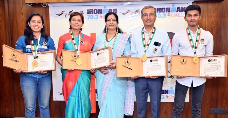 पुण्यातील डॉ. डुंबरे पाटील ‘आयर्नमॅन’ कुटुंबाची इंडिया बुक ऑफ रेकॉर्ड्समधे नोंद