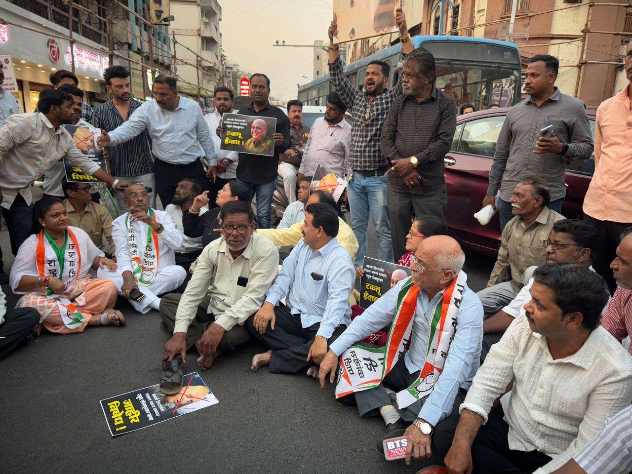 राहूल सोलापूरकरांच्या प्रतिमेला जोडे मारो आंदोलन