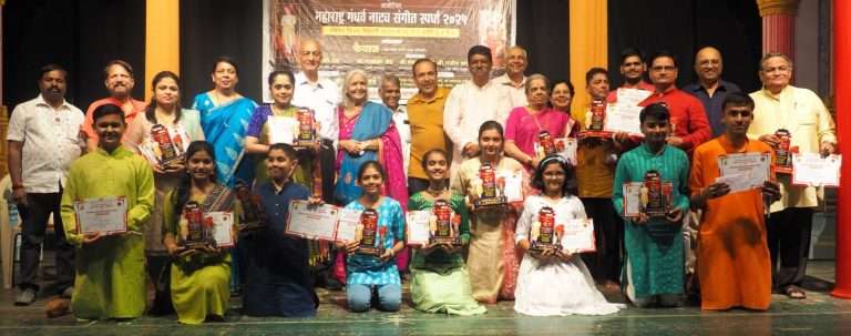 नाट्यसंगीतात अनुकरण नव्हे तर अनुसरण व्हावे : फैय्याज