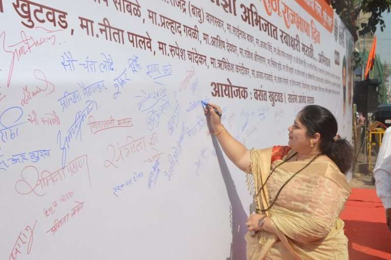 शनिपार चौकात ‘मी मराठी स्वाक्षरी मराठी’ उपक्रम 