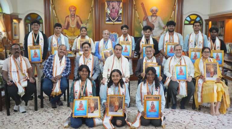 एमआयटी डब्ल्यूपीयूच्या ‘कॅासमॅास क्लब’ चा वर्धापन दिन:  ‘पिल्लर्स ऑफ क्रिएशन, इगल नेबुला’चे काढले फोटो तत्त्वज्ञ संत श्री ज्ञानेश्वर महाराजांच्या मूर्तीस अर्पण