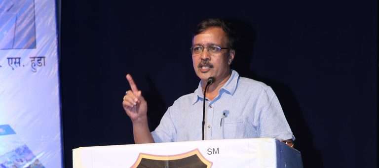 ‘दिल्लीचेही तख्त राखतो महाराष्ट्र माझा’ त्याचमुळे एकनाथ शिंदेंना पुरस्कार:सरहद संस्थेच्या प्रमुखांनी थेटच सांगितले सत्कारामागचे कारण