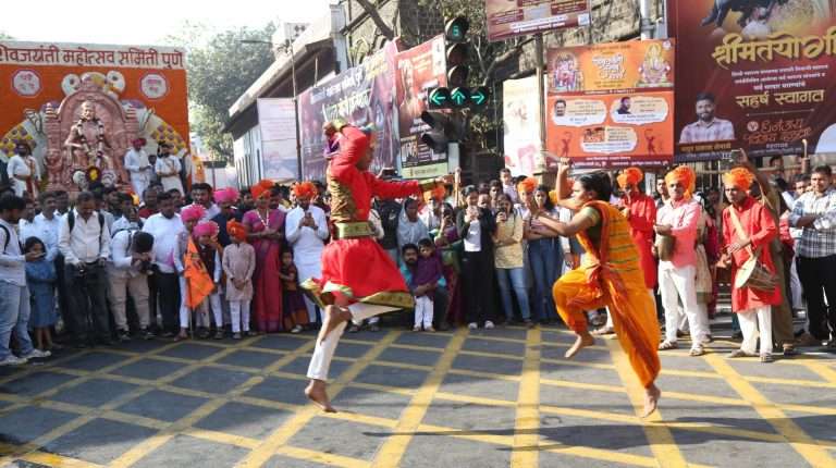 शिवछत्रपतींना सरदारांच्या वंशजांकडून भव्यदिव्य मानवंदना