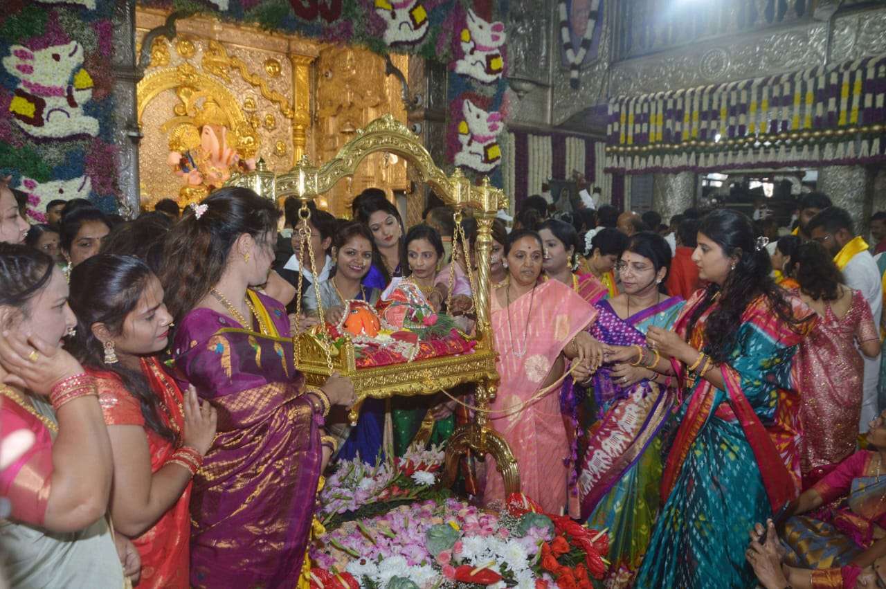 सुवर्णपाळण्यात 'दगडूशेठ' गणपती मंदिरात गणेश जन्म सोहळा थाटात