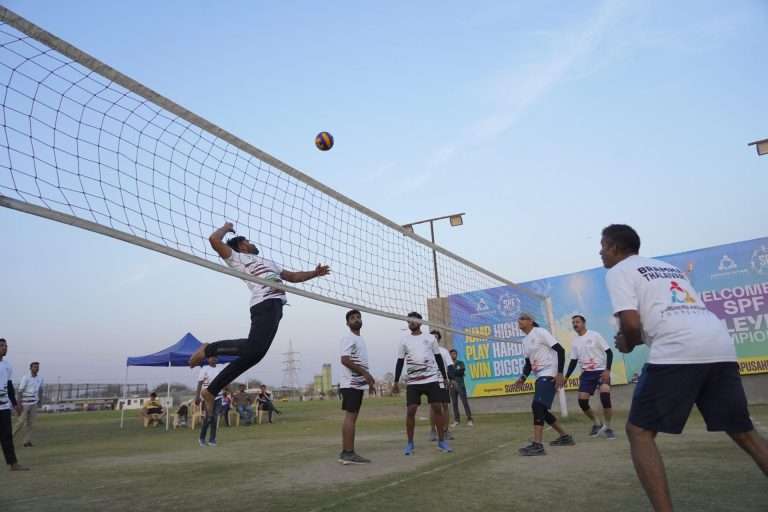 एसपीएफ स्पोर्ट्स मेनियात क्रीडापटूंना प्रोत्साहनजिंकण्याच्या पलीकडेही खेळ खूप काही शिकवतात; सुरेंद्र पठारे यांचे मत