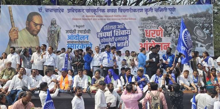 डॉ. बाबासाहेब आंबेडकर स्मारकारच्या जागेसाठी धरणे आंदोलन