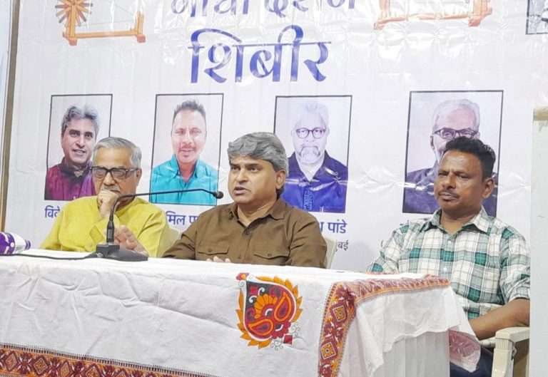 ‘मोबाईलद्वारे नवी वैचारिक, मानसिक गुलामी आणण्याचे षडयंत्र ‘:डॉ.हुबनाथ पांडे यांचा आरोप