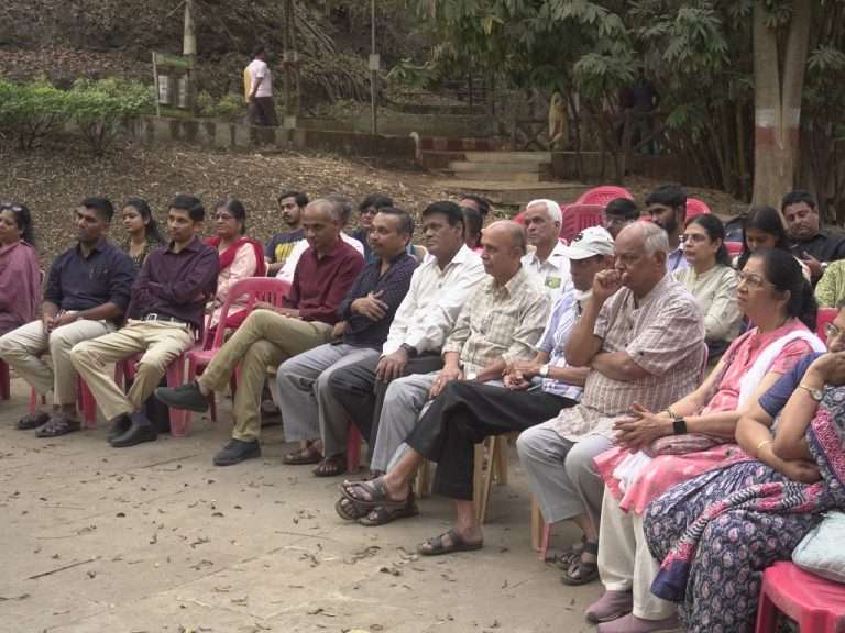 ‘त्या तिथे , तिकडे , पलीकडे माझिया …..