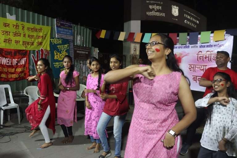 हिंसेला उत्तर प्रेमानेच…महिला जागर समिती आयोजित निर्भीड साऱ्या बनू ग ओपन माईक कार्यक्रमात तरुणाईचा उत्स्फूर्त सहभाग