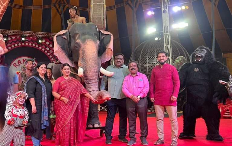 सर्कस ची कला आणि त्यातील कलाकार जगले पाहिजेत – ना. माधुरीताई मिसाळ.