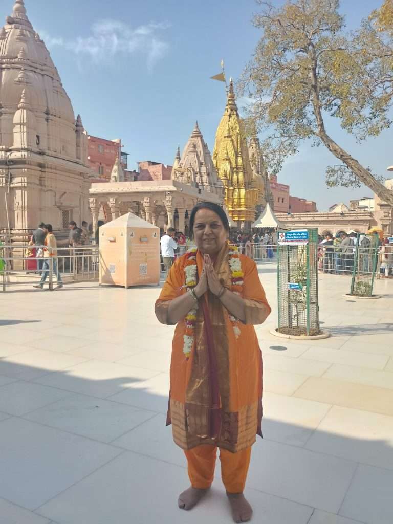 “जगातील वाईट शक्ती नष्ट व्हाव्यात आणि जग शाश्वत विकासाच्या दिशेने वाटचाल करो”, काशीविश्वेश्वरांकडे उपसभापती डॉ. नीलम गोऱ्हे यांची प्रार्थना