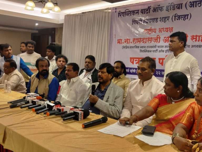 एसआरए अंतर्गत ४५० स्क्वेअर फुटांची सदनिका मिळावी – केंद्रीय मंत्री रामदास आठवले