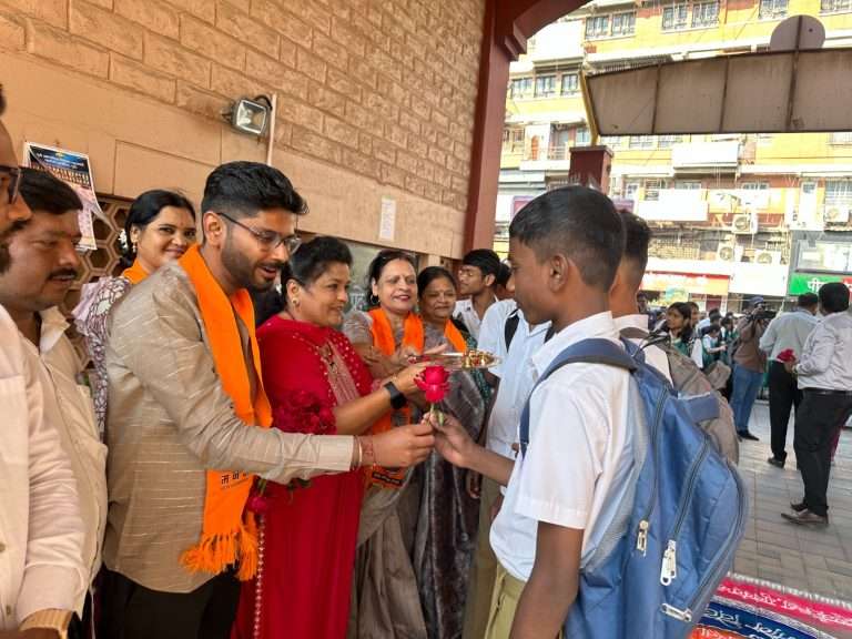 महाराष्ट्र नवनिर्माण विद्यार्थी सेनेच्यावतीने दहावीच्या विद्यार्थ्यांचे परिक्षा केंद्रावर मंगलमय वातावरणात स्वागत…