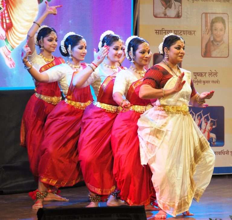 पंडित कुमार गंधर्व महोत्सवातून अनाहत नादाची अनुभूती:गायन, नृत्याविष्काराने रसिक मंत्रमुग्ध