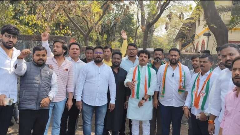 स्वारगेट बस स्थानकात बलात्कार:युवक काँग्रेसचे  लष्कर पोलीस चौकीसमोर आंदोलन