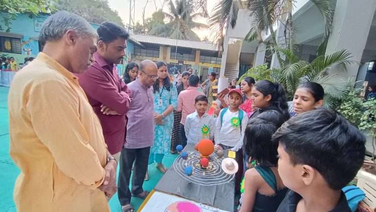 राष्ट्रीय विज्ञान दिनानिमित्त सेवा आरोग्य फाऊंडेशनतर्फे विज्ञान प्रयोगांचे प्रदर्शन