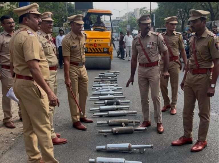 बूलेट सायलेन्सरचा फटाका वाजवून नागरीकांना त्रास देणा-या शायनर्स दुचाकीस्वारांच्यावर कोंढवा पोलीसांची धडाकेबाज कारवाई.