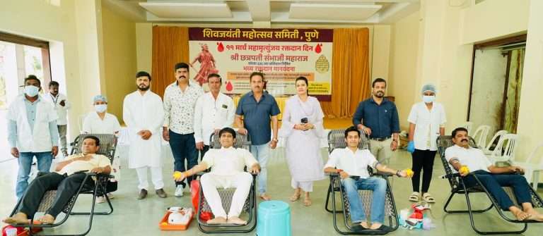 छत्रपती संभाजी महाराजांना रक्तदानातून मानवंदना 