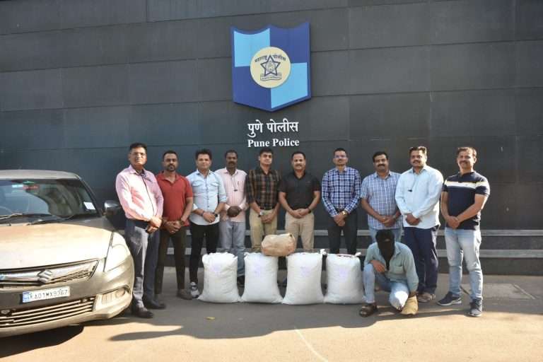 स्विफ्ट डिझायर गाडीतून  बारा लाखाचा गांजा जप्त