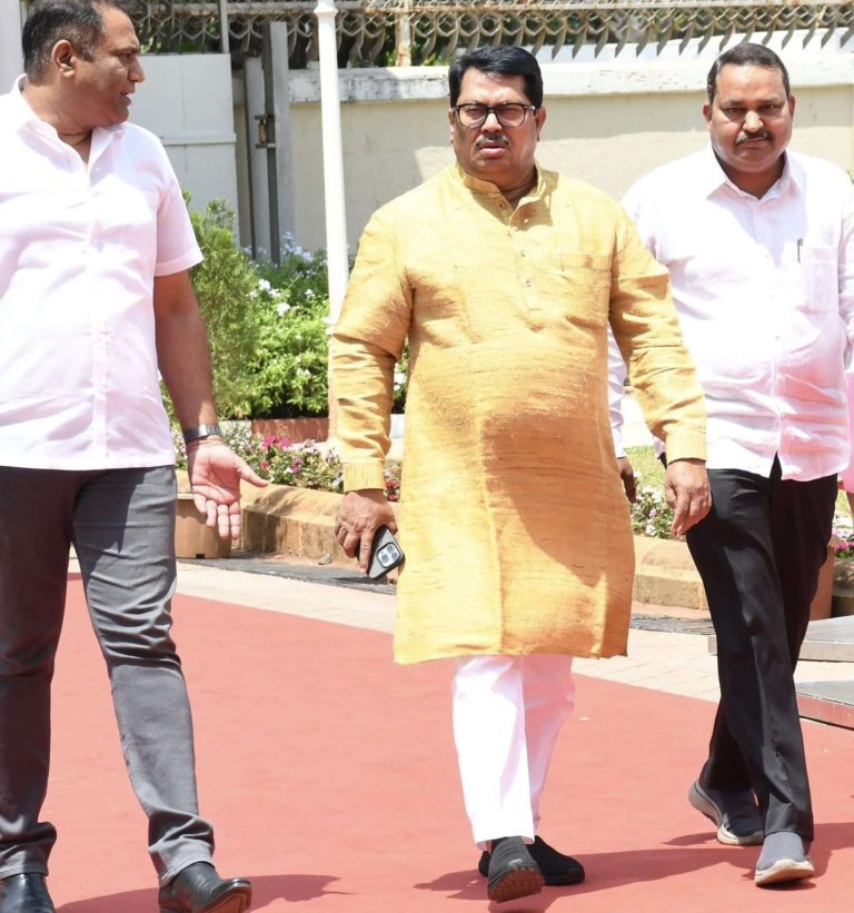 महाराष्ट्रात गुजरातमधून गुटखा येतो,सहज सर्वत्र मिळतो – विजय वडेट्टीवार