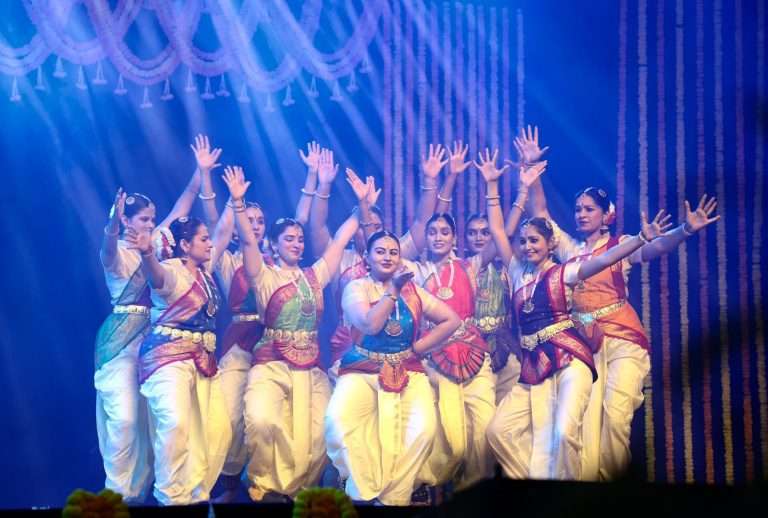पाश्चात्य संगीतापेक्षा शास्त्रीय संगीत आणि नृत्यातून वेगळा आनंद मिळतो