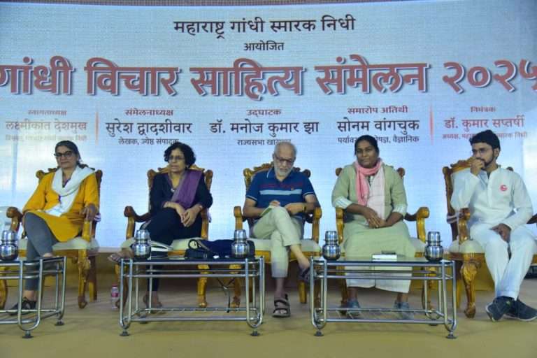 गांधींना मारणे म्हणजे लोकशाही नष्ट करण्याचा प्रयत्न होता: अजित अभ्यंकर