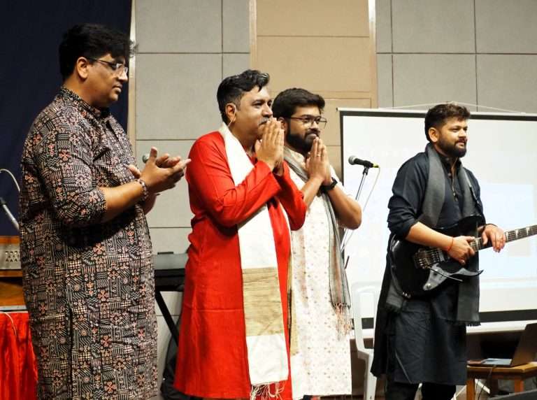 गप्पा, गोष्टी आणि गाण्यांची ‌‘कौशल इनामदारी‌’