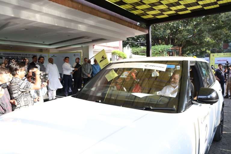 जेके टायर-कॉन्स्टिट्यूशन क्लब ऑफ इंडिया कार रॅलीच्या नवव्या आवृत्तीला हिरवा झेंडा दाखवला