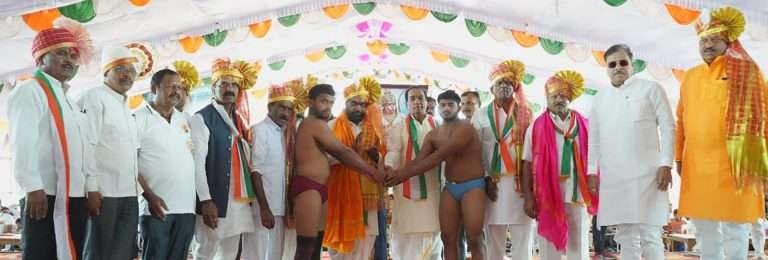 डॉ. विश्वनाथ कराड हे लाल मातीतील कुस्ती जगविण्यासाठी प्रयत्नशील- हिंदकेसरी दीनानाथ सिंग