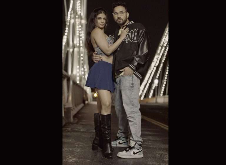 लंडनमध्ये रात्री पावसात ‘प्रेमाची शिट्टी’