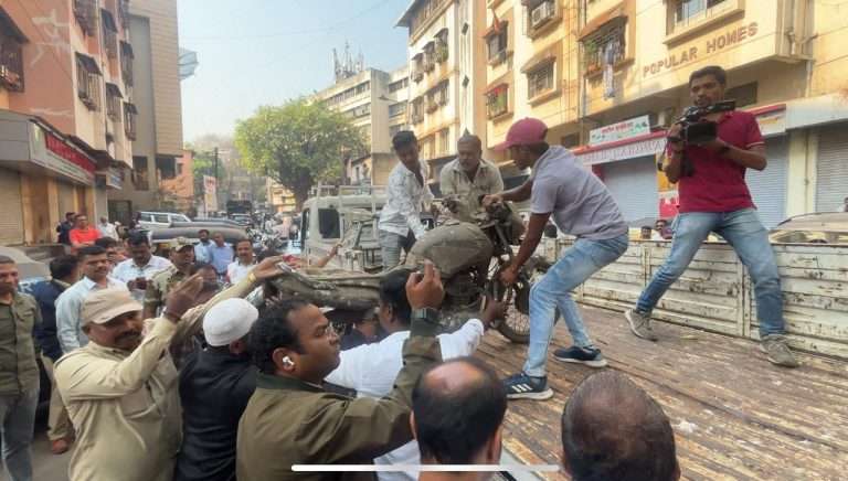 पुण्याच्या रस्त्यावर चार हजार बेवारस वाहने, वाहतूक शाखा आणि महापालिकेची संयुक्त कारवाई सुरू