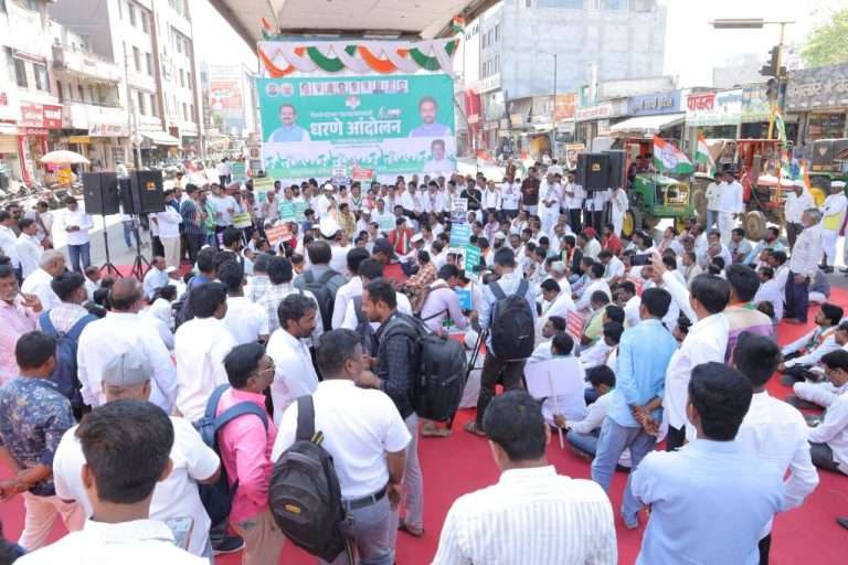शेतकऱ्यांच्या विविध प्रश्नांसाठी भाजपा युती सरकार विरोधात प्रदेश काँग्रेसचे राज्यभर आंदोलन.