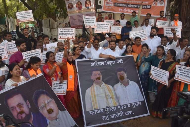 सामान्य माणसाला सत्ताधारी लोकांकडूनच धोका