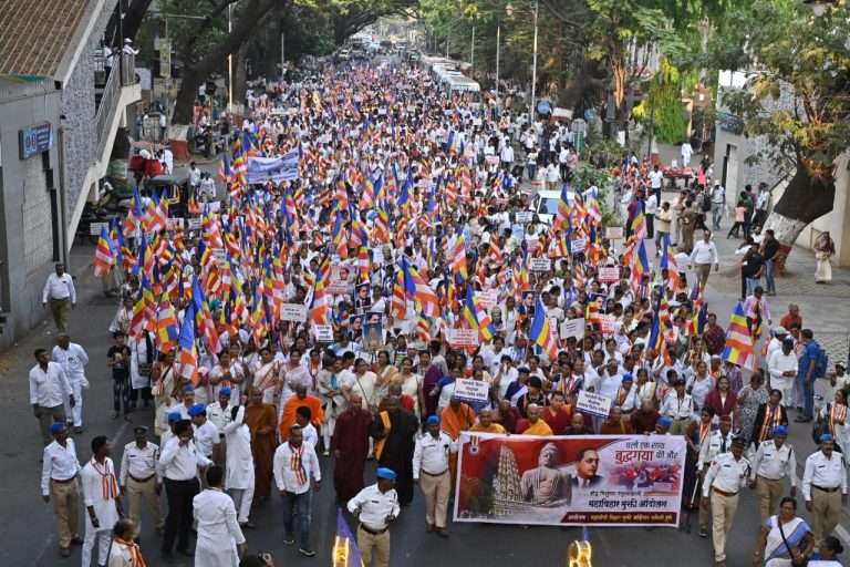 महाबोधी महाविहार मुक्ती आंदोलनाच्या पाठिंब्यासाठी पुण्यात बौद्ध अनुयायांचा विराट मोर्चा