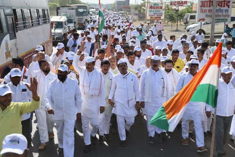 औरंगजेबाचा कारभार आणि फडणवीसांचा कारभार सारखाच, राजीनामा फडणविसांनीच दिला पाहिजे: हर्षवर्धन सपकाळ.