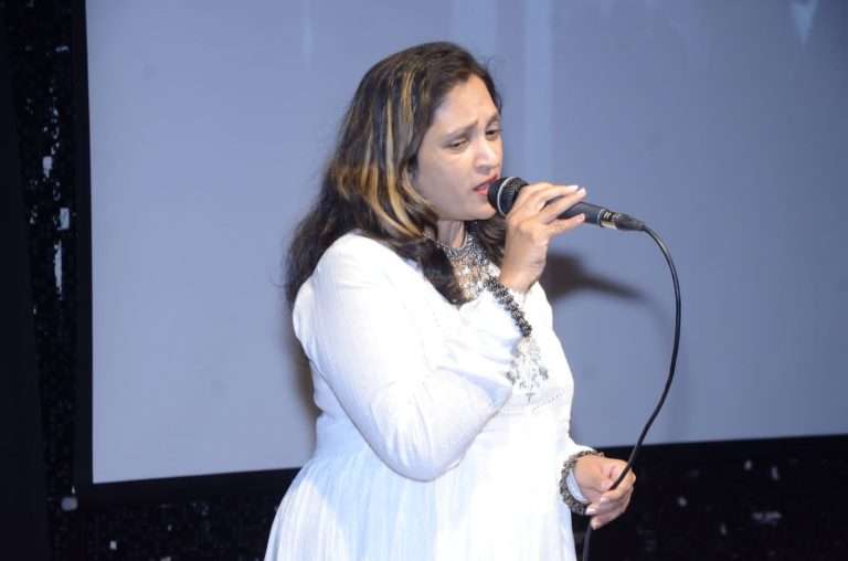 कृष्ण धवल काळातील गीतांना श्रोत्यांची उत्स्फूर्त दाद