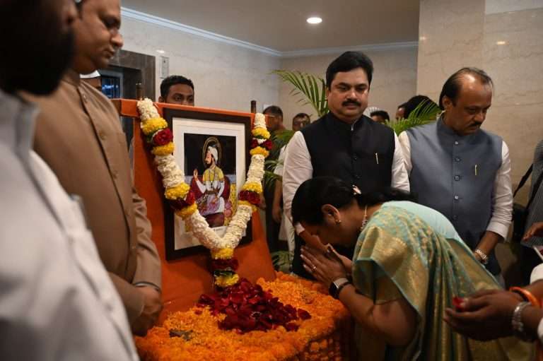 छत्रपती संभाजी महाराजांच्या विचारांचे अनुकरण करणे हीच त्यांना खरी आदरांजली ठरेल- उपसभापती डॉ. नीलम गोऱ्हे