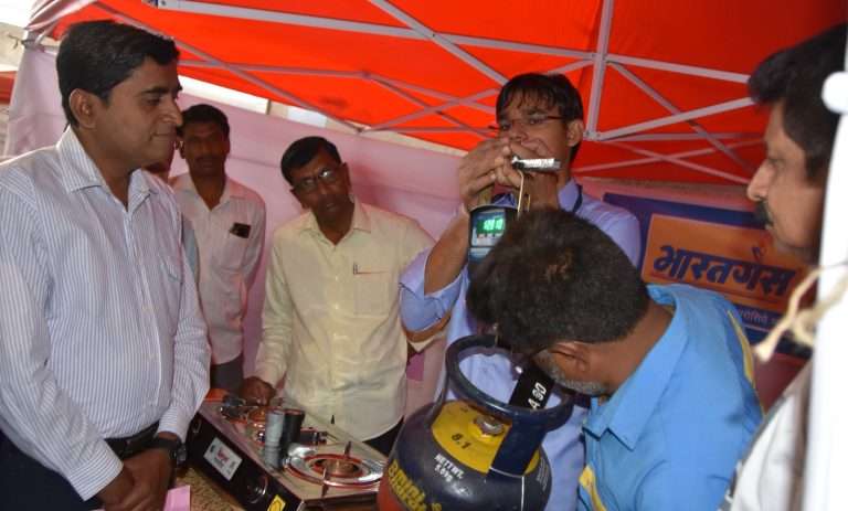 ग्राहकांनी सदैव जागरुक ग्राहक असावे – जिल्हा ग्राहक तक्रार निवारण आयोगाचे अध्यक्ष अनिल जवळेकर