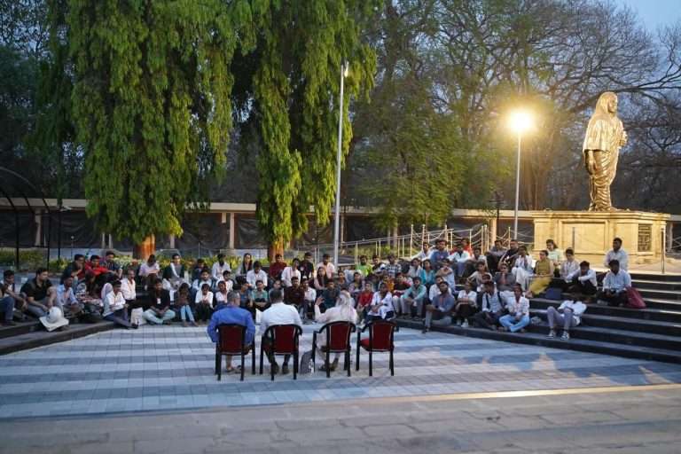 खऱ्या भारताचा शोध घेण्यासाठी उघड्या डोळ्यांनी सामाजिक वास्तव पहा -पद्मश्री गिरीश प्रभुणे