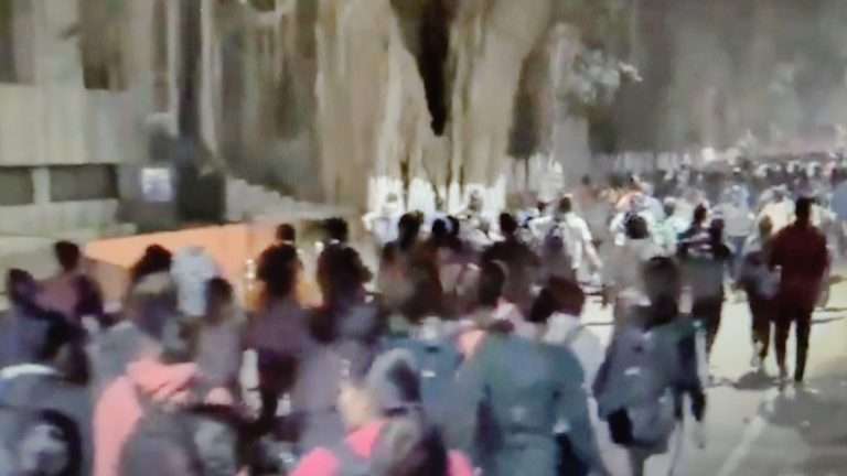 पुण्यात महिला पोलीस भरती दरम्यान गर्दीमुळे गोंधळ,चेंगरा चेंगरीचे वृत्त पोलिसांनी फेटाळले