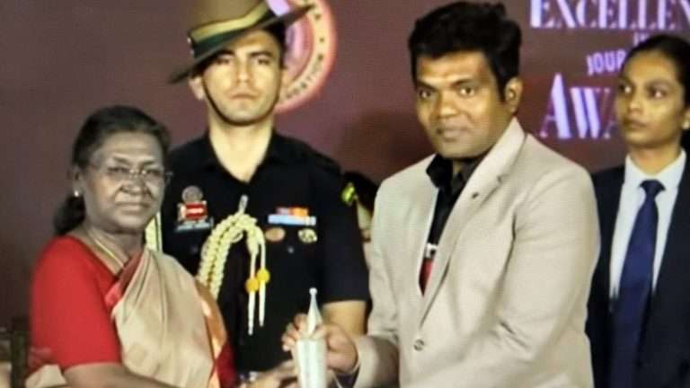 पत्रकार मंदार गोंजारी यांचा राष्ट्रपतींच्या हस्ते रामनाथ गोयंका एक्सेलन्स इन जर्नलिझम पुरस्काराने गौरव