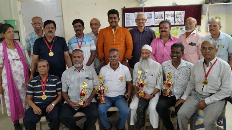 राजकुमार ठाकूर यांनी मिळविला सहस्रबुद्धे चषक कॅरम स्पर्धेत विजय आणि ठरले चषकाचे मानकरी