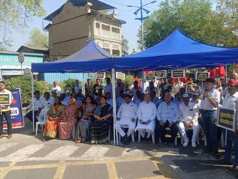 जनसुरक्षा विधेयक म्हणजे हुकूमशाहीची सनद:विरोधी पक्ष-संघटनांच्या वतीने तीव्र निदर्शने