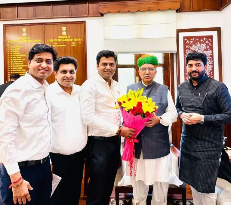 वकील संरक्षण कायदा देशभर लागू करा- पुणे बार असोसिएशन चे केंद्रीय मंत्री मुरलीधर मोहोळ यांच्यासह कायदा मंत्र्यांना साकडे